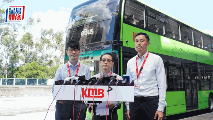 九巴首批纯电动双层巴士于本月30日开始投入服务，率先试验路线为循环来往安泰及蓝田站的213M。欧乐年摄