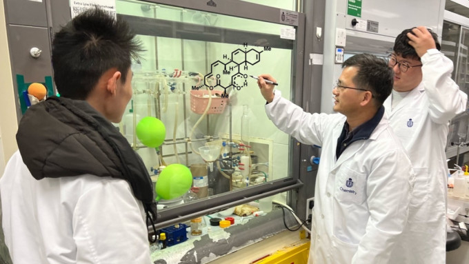 科大研究团队开发出制造「炭疽霉素」的新方法。