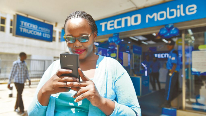 国产手机品牌传音深耕非洲等新兴市场，品牌有「非洲手机之王」称号，在非洲市占率超过4成。新华社