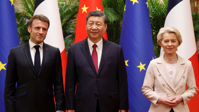 法國總統馬克龍、國家主席習近平、歐盟委員會主席馮德萊恩在北京會面。 路透社