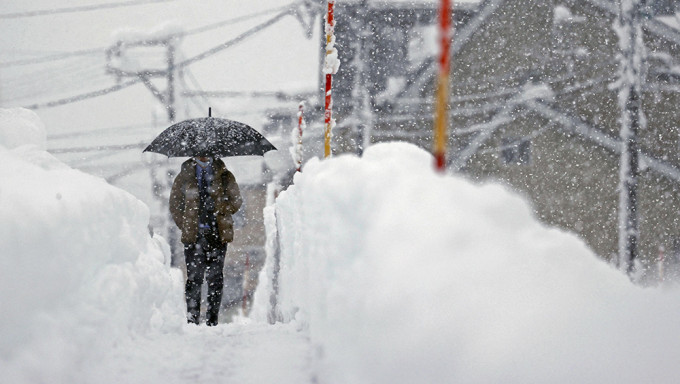 日本东北多地录得往年3倍雪量。AP
