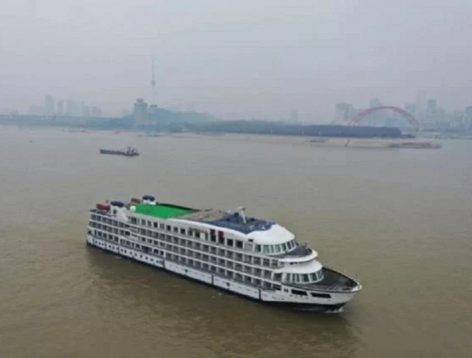 武汉资源紧张，当局再徵邮轮供医护人员使用。网上图片