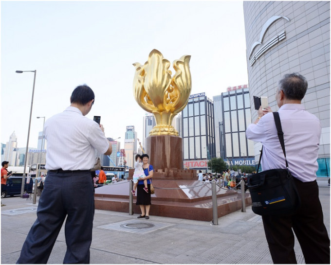 內地旅客數字於8月份錄得較大升幅，達22%。