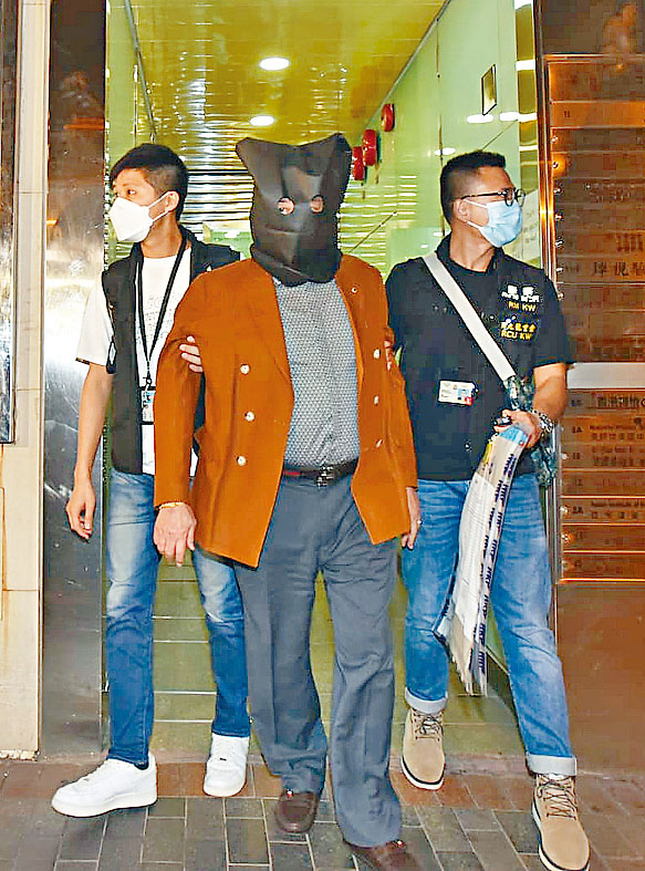 涉嫌收費濫發「免針紙」的男醫生（圖）及三名女助手被捕。
