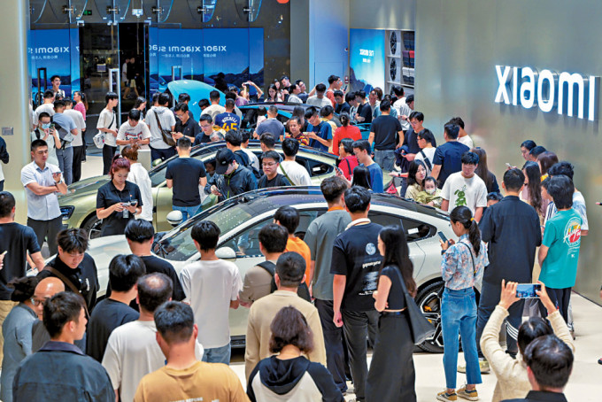 小米首款電動車SU7前晚正式開售。