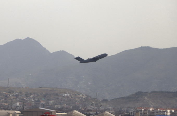 最後一架載有美軍的飛機已離開阿富汗首都喀布爾。AP