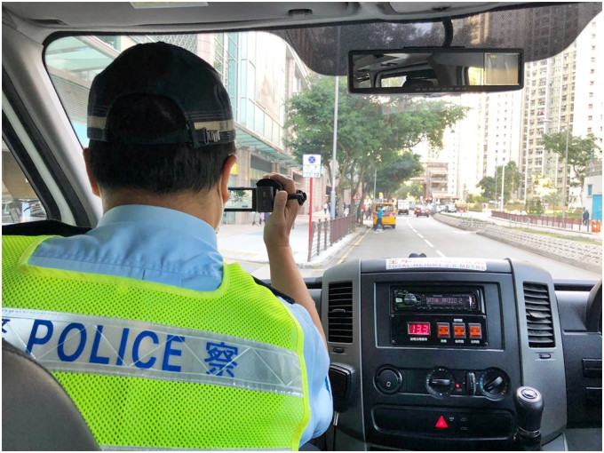 警方首次于将军澳区内各交通黑点进行流动录影执法。