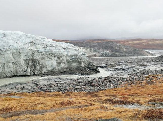格陵兰冰盖在融化过程中释放大量温室气体甲烷。NASA图片