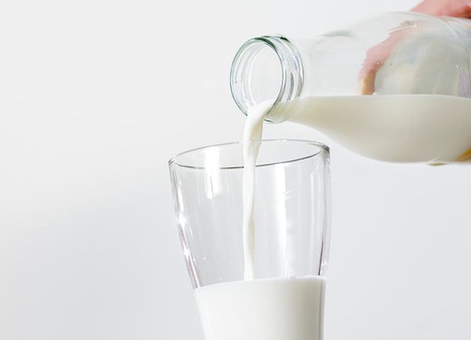 有專家指，全脂牛奶的營養成分較多。網圖