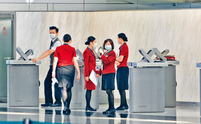 国泰停运国泰港龙航空，计画由国泰及香港快运接手航。