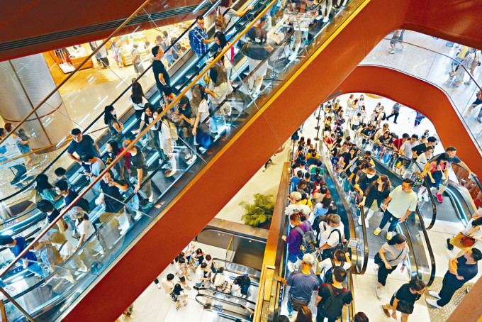 啟德AIRSIDE開幕不久，成為市民及旅客的熱門購物地點。