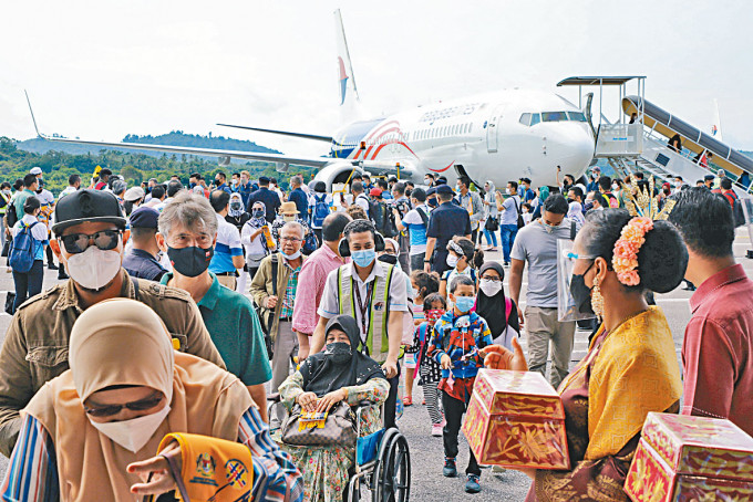 ■馬來西亞開放國內旅遊氣泡，旅客於上周四抵達浮羅交怡。