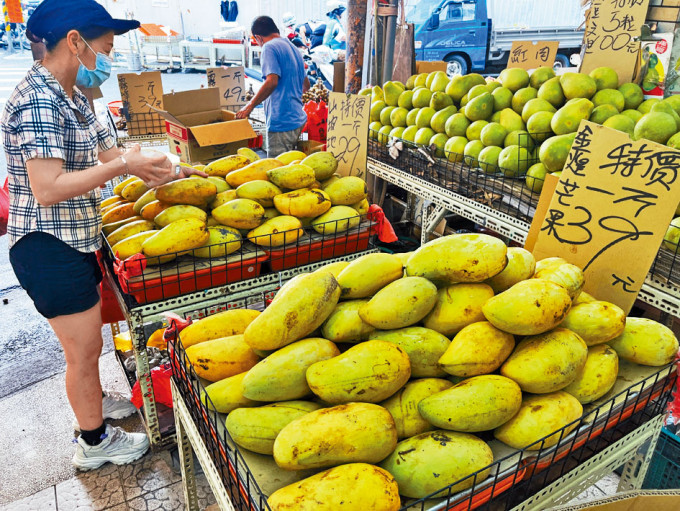 昨日台湾市面出售的芒果。