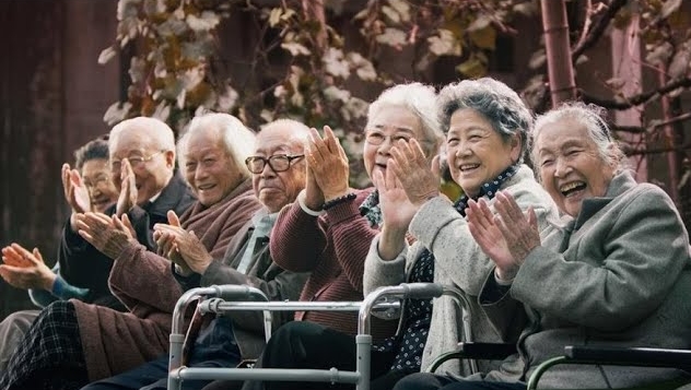 中国人越来越长寿，百岁老人过10万。