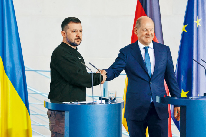 烏克蘭總統澤連斯基周日與德國總理朔爾茨在柏林舉行記者會。　