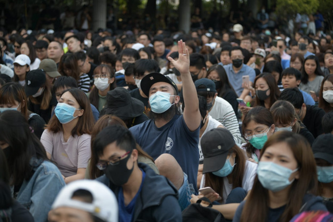 有网民在中环遮打花园发起「愿祢荣光归香港」集会。