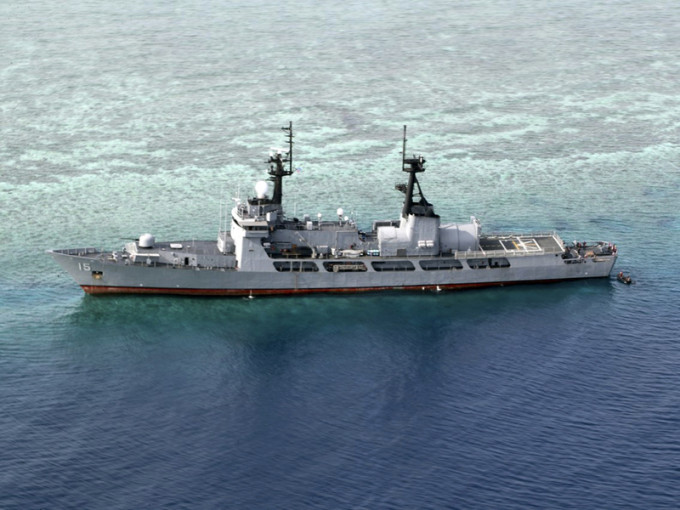 菲律賓一艘在南沙群島半月礁附近海域擱淺的巡邏艦，最快在周三移走。AP