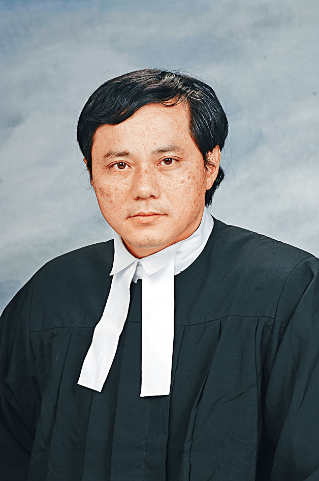区域法院法官练锦鸿（图）及裁判官何俊尧被投诉，被裁定不成立。