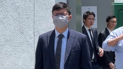 督察王昶然（戴口罩）否認危駕罪受審。 陳子豪攝