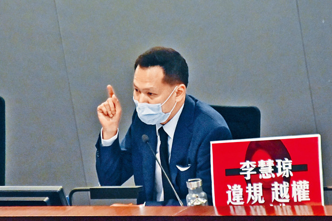 ■香港警方正就前年立法会内会选主席风波调查郭荣铿。