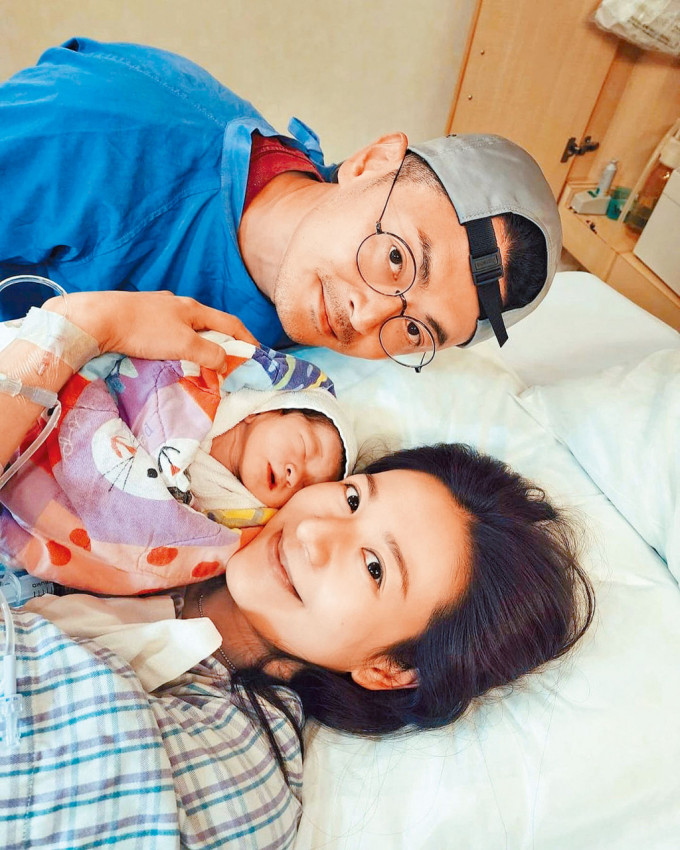 江若琳与老公萧唯展的儿子较预产期早两天出世。