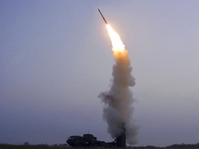 北韩声称成功试射一种「新研发」的防空导弹。