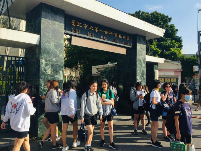 报道指台湾打算放宽港澳学生升读高中。网上图片