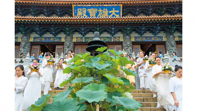 「盛世荷花．福佑香港」荷花展于上周五在大屿山宝莲禅寺举行开幕典礼。
