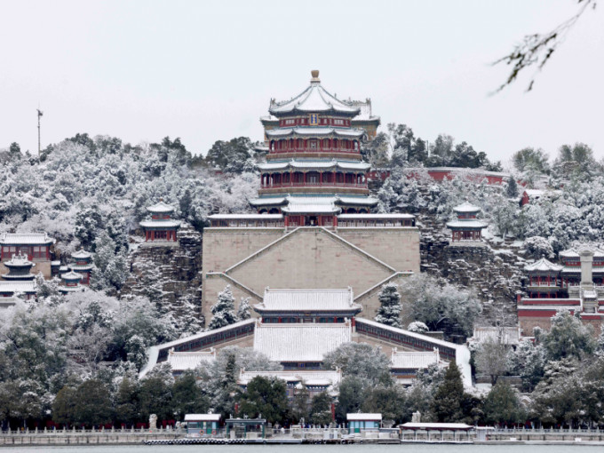 北京颐和园雪景。新华社图片