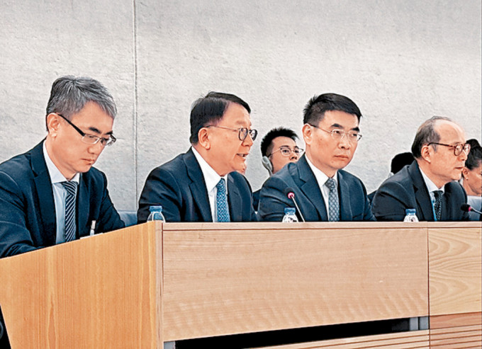 陳國基（左二）出席聯合國人權理事會會議。他表示會有理有據、有力有節地向國際社會講好香港特區人權故事。