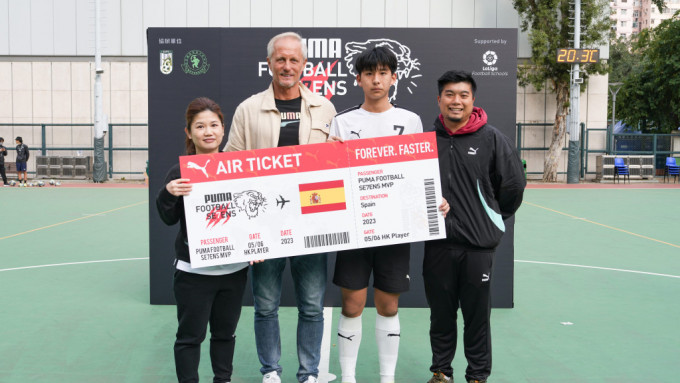 范棨轩夺得MVP，获香港队教练安达臣颁奖。 公关图片