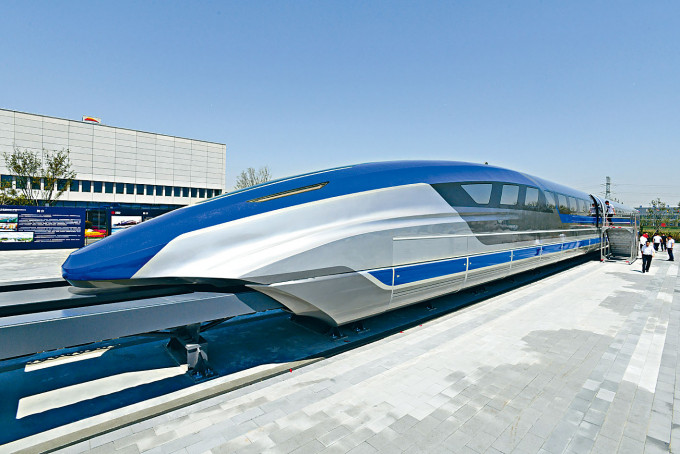 中国六百公里时速磁悬浮列车试验样车。