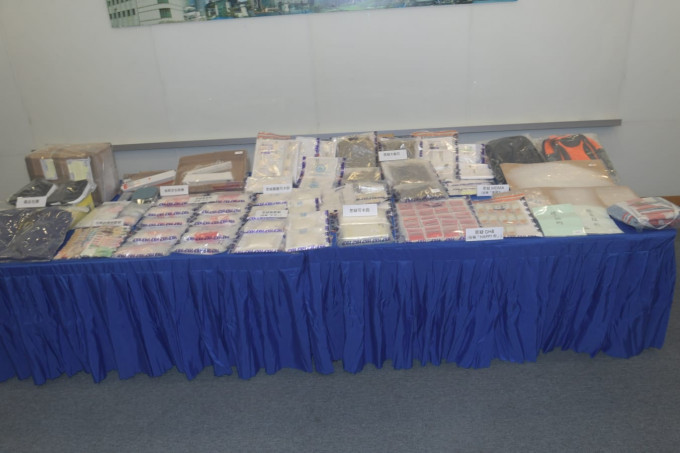 警方捣破屯门两毒品仓，检值670万毒品。