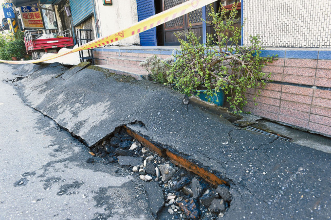 台東強震導致花蓮玉里民宅受損。