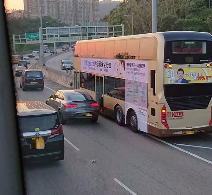 ‎巴士失事。香港突发事故报料区网民So Chak Ho Fergus‎ 图片