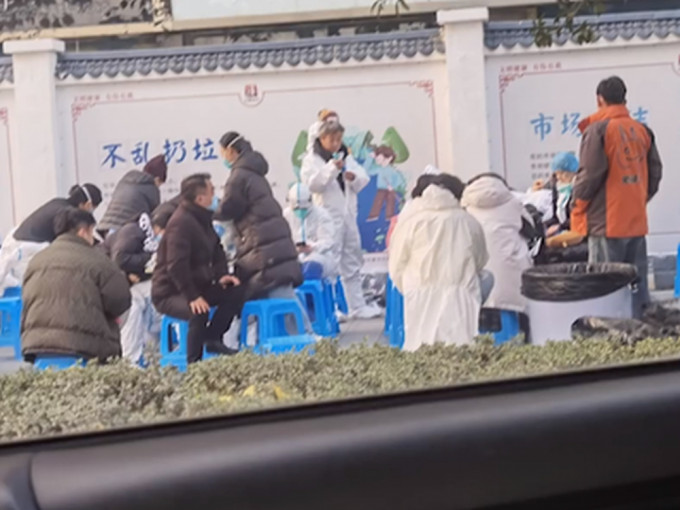 武汉有屋苑紧急隔离引发恐慌，实为拍摄电影。(网图)