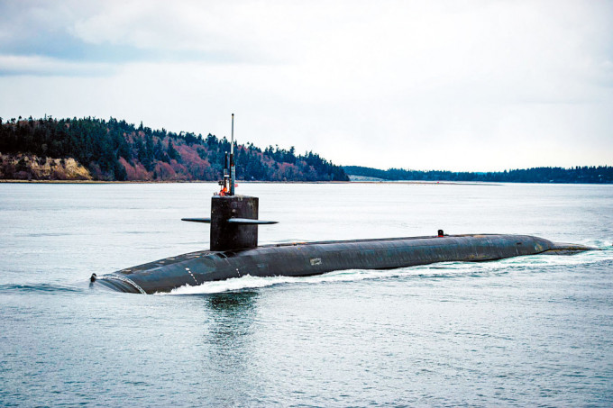 訪問南韓的美軍「肯塔基號」彈道導彈核武潛艇。