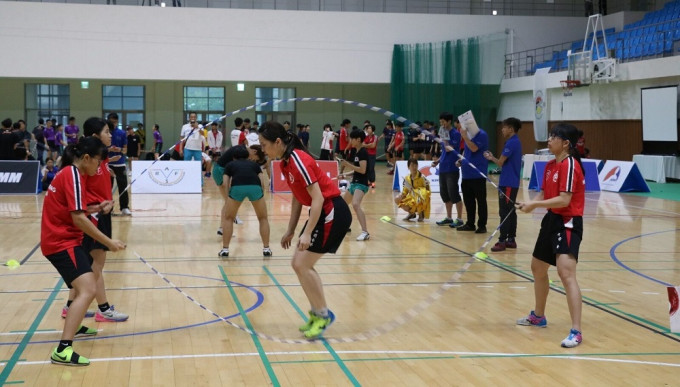 香港跳绳代表队于亚洲跳绳锦标赛中打破三项世界纪录，成绩骄人。