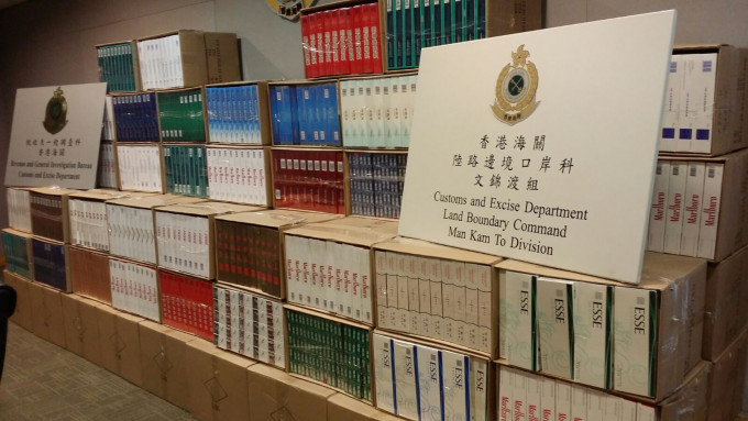 海關昨日在文錦渡檢獲約83萬支懷疑私煙。