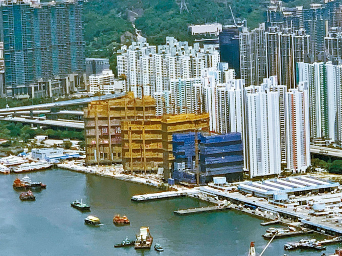 ■西九龍維港滙II昨日首度推出1號價單，涉108伙，折實平均呎價26658元。