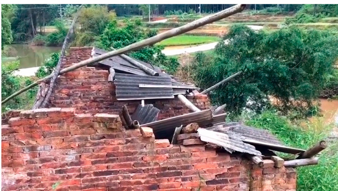 湖南闲置房屋因强风倒塌，避雨者3死2伤。示意图