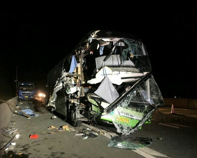 大航假期一个44人旅行团前晚在广州番禺发生车祸。资料图片