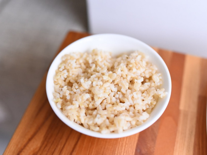 糙米饭纤维高但较难消化。网图