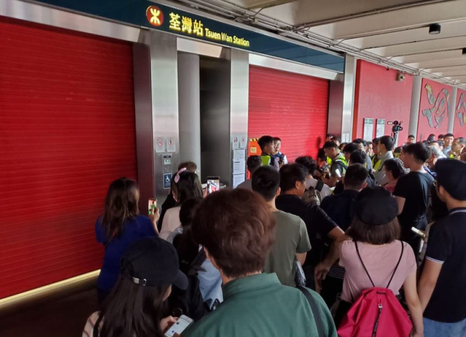 荃灣綫列車服務目前全綫暫停。