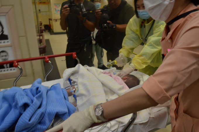男嬰送廣華醫院搶救。
