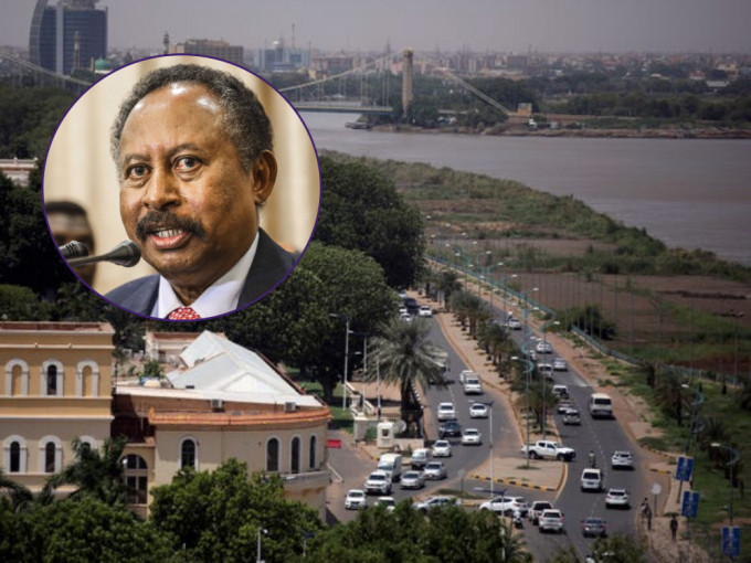 据报苏丹首都喀土穆多处出现军人，临时总理哈姆杜克（圆图）亦被软禁。（美联社资料图片）