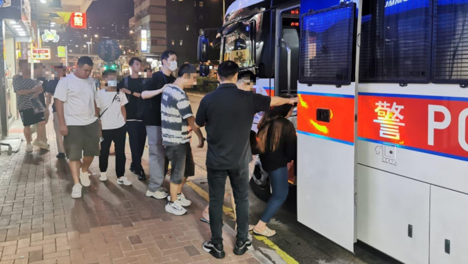 香港警方拘捕4320人。