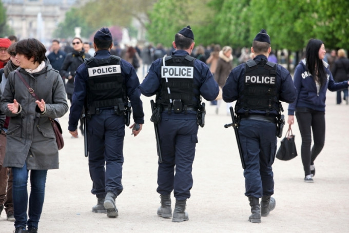 巴黎警方搗破針對華人搶劫集團拘11人。（資料圖片）