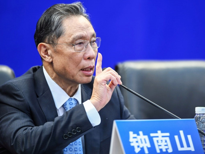 中国工程院院士锺南山指，中国的新冠疫苗很安全，目前在逾20个国家均未出现重大事故。中新社
