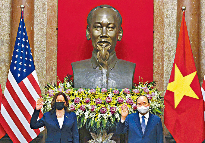 賀錦麗周三於河內會晤越南國家主席阮春福。